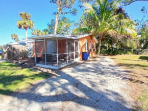 Starfish - Spacious By River 1.3 Mi to Beach 1 Bd 1 Bth Kit